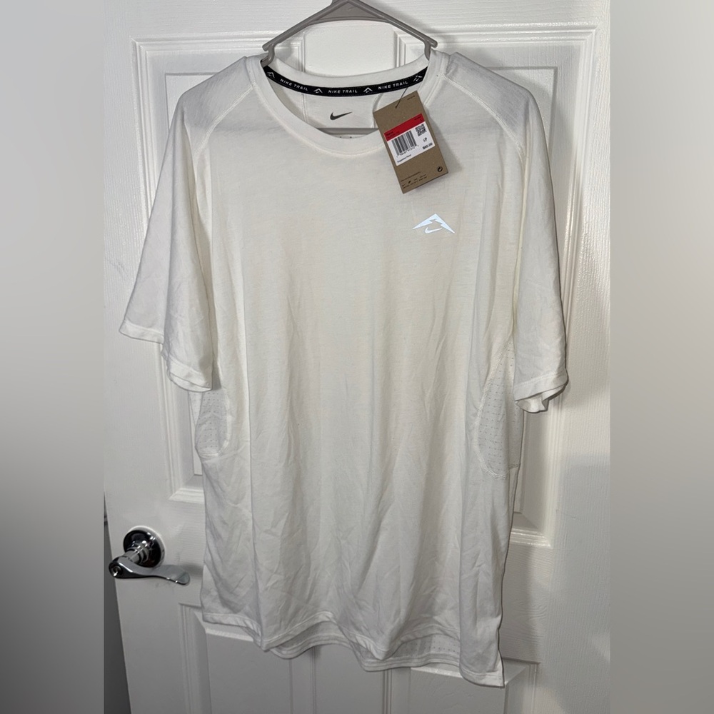 NWT Nike Men’s Dri-Fit Solar Chase Short-Sleeve Shirt color White - size L